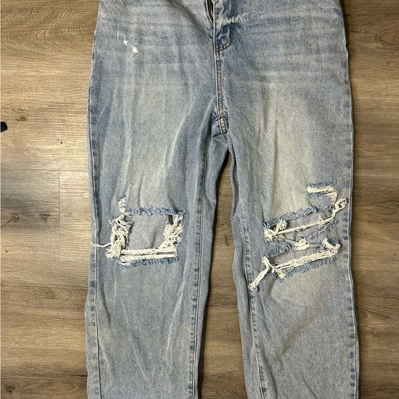 Ripped jeans - Picture 2 of 3